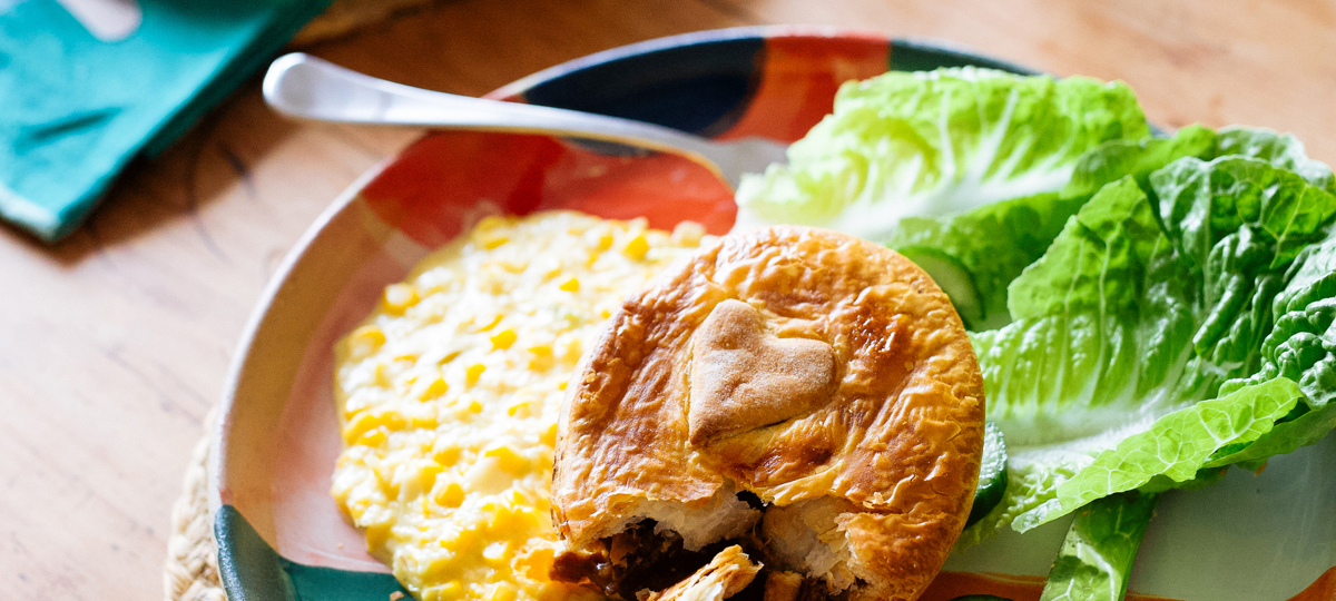 Pie (chunky steak) with gently spiced creamed corn